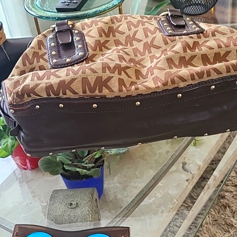 Michael Kors Monogram Bag - Picture 12 of 16